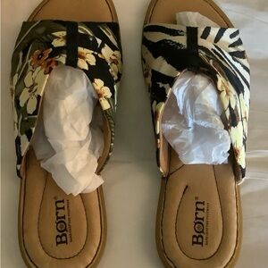 New Born Woman's Floral Fabric Slide
Sandals -10 M Black Yellow